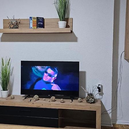 Stan Na Dan Kozarska Dubica Apartment Bosanska Dubica ภายนอก รูปภาพ