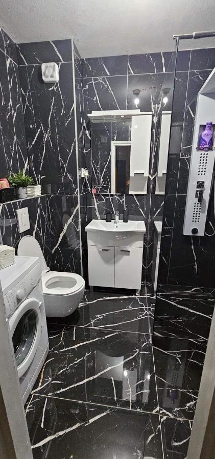 Stan Na Dan Kozarska Dubica Apartment Bosanska Dubica ภายนอก รูปภาพ