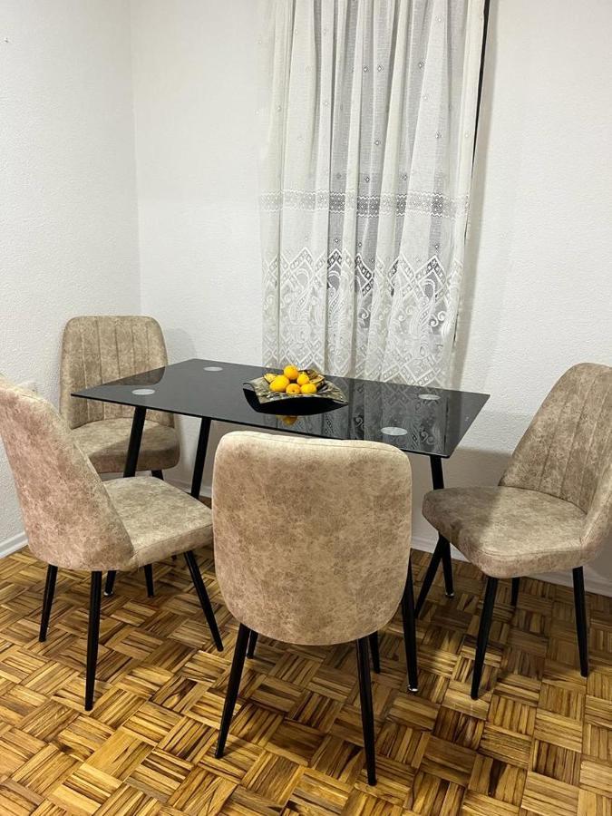 Stan Na Dan Kozarska Dubica Apartment Bosanska Dubica ภายนอก รูปภาพ