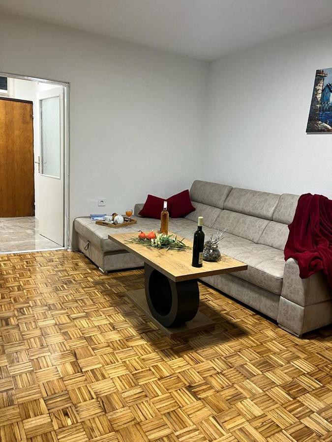 Stan Na Dan Kozarska Dubica Apartment Bosanska Dubica ภายนอก รูปภาพ