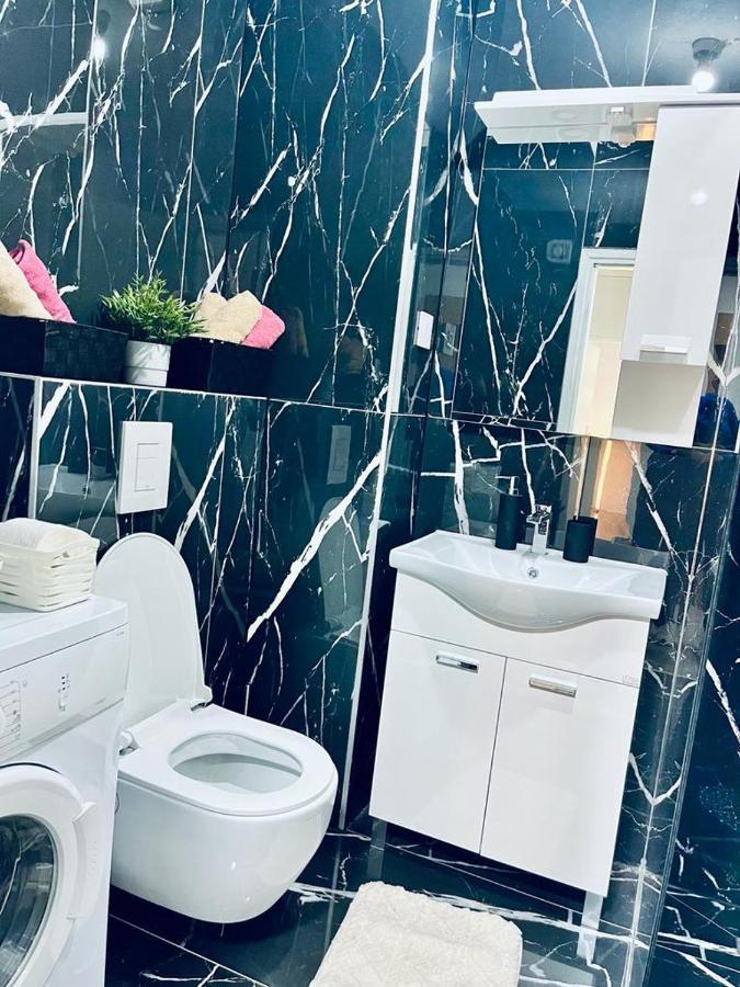 Stan Na Dan Kozarska Dubica Apartment Bosanska Dubica ภายนอก รูปภาพ