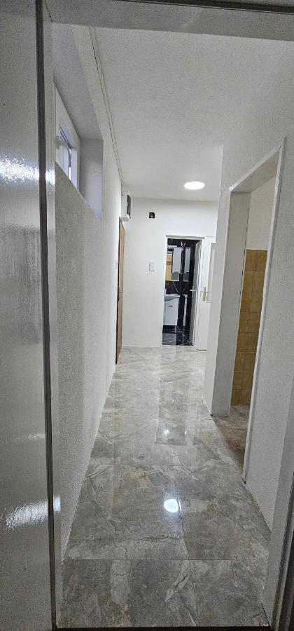 Stan Na Dan Kozarska Dubica Apartment Bosanska Dubica ภายนอก รูปภาพ
