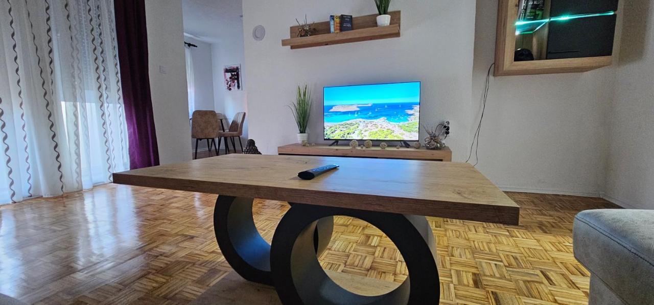 Stan Na Dan Kozarska Dubica Apartment Bosanska Dubica ภายนอก รูปภาพ
