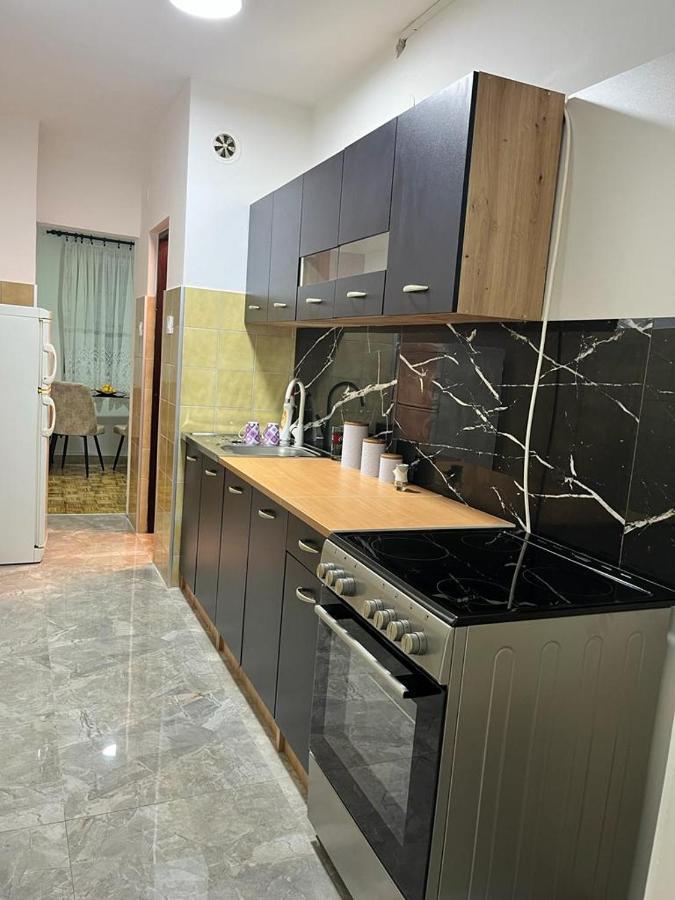 Stan Na Dan Kozarska Dubica Apartment Bosanska Dubica ภายนอก รูปภาพ