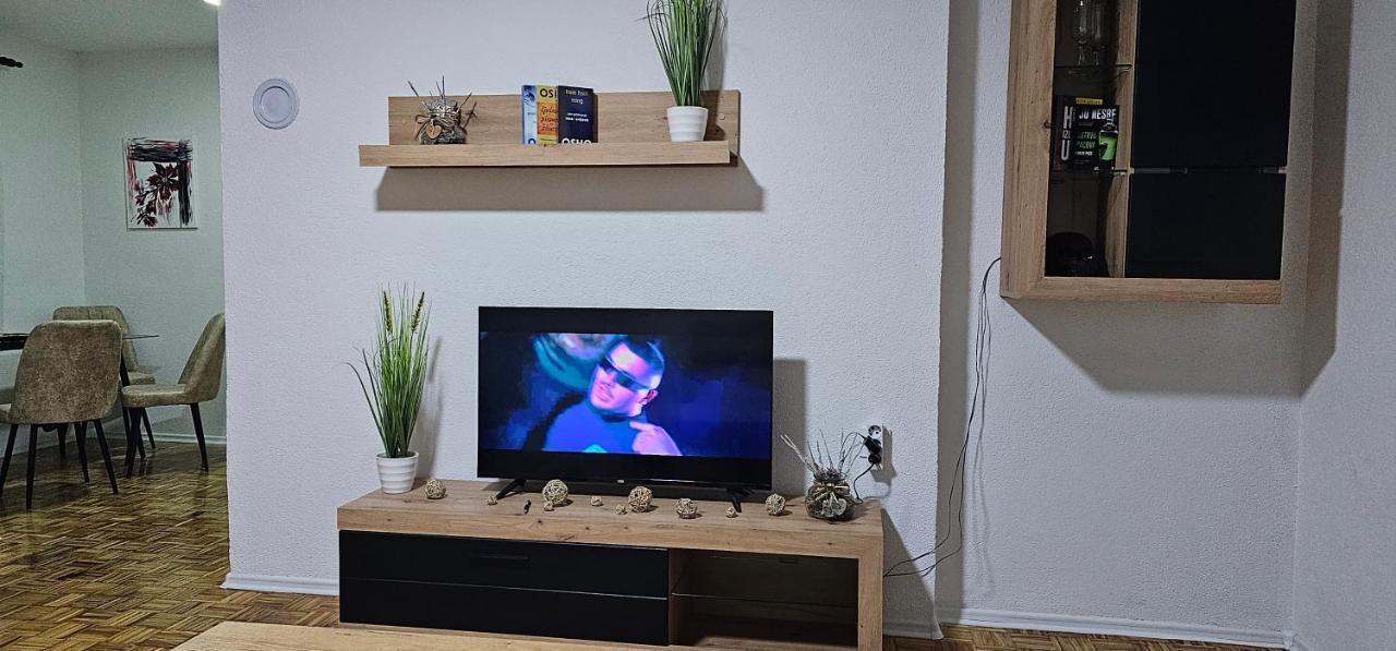 Stan Na Dan Kozarska Dubica Apartment Bosanska Dubica ภายนอก รูปภาพ