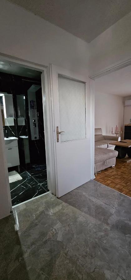 Stan Na Dan Kozarska Dubica Apartment Bosanska Dubica ภายนอก รูปภาพ