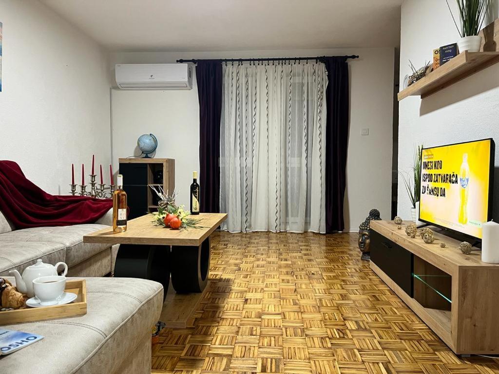 Stan Na Dan Kozarska Dubica Apartment Bosanska Dubica ภายนอก รูปภาพ